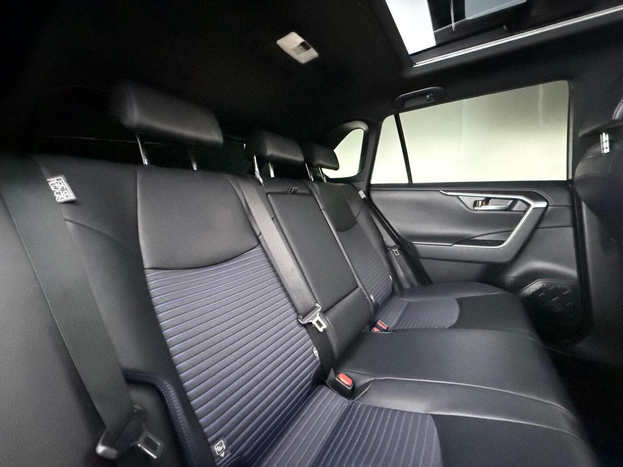 Toyota RAV4 thumbnail Seats Rear