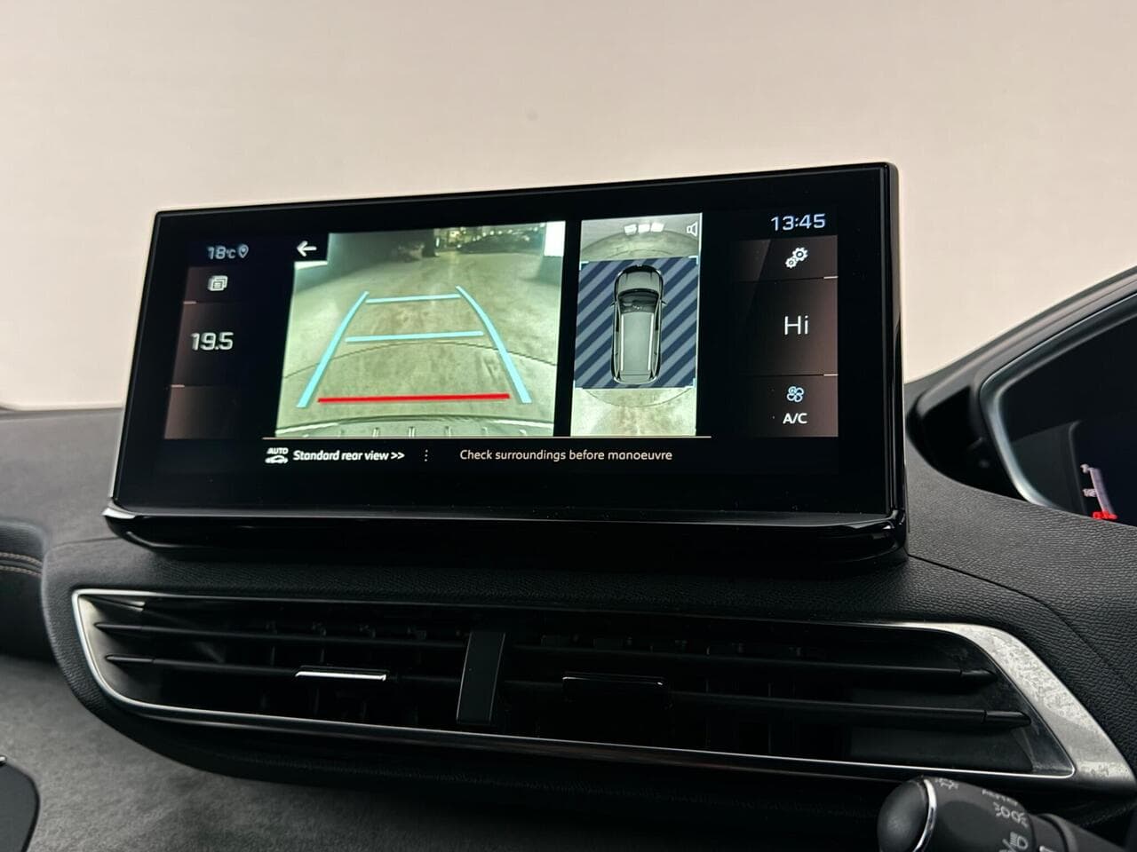 Peugeot 5008 thumbnail Infotainment System
