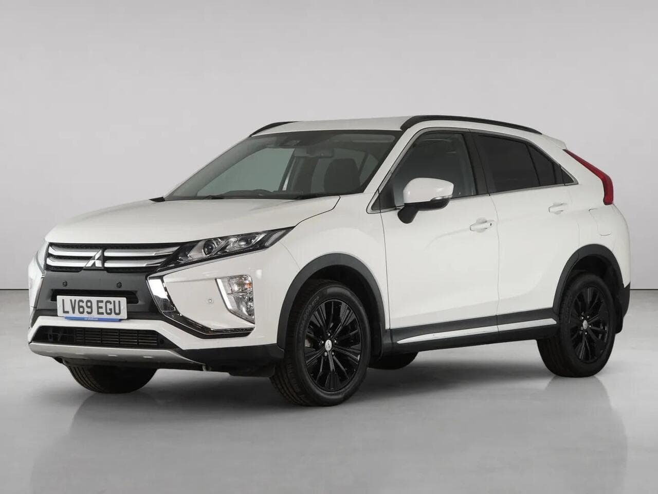 Mitsubishi Eclipse Cross thumbnail Front Left
