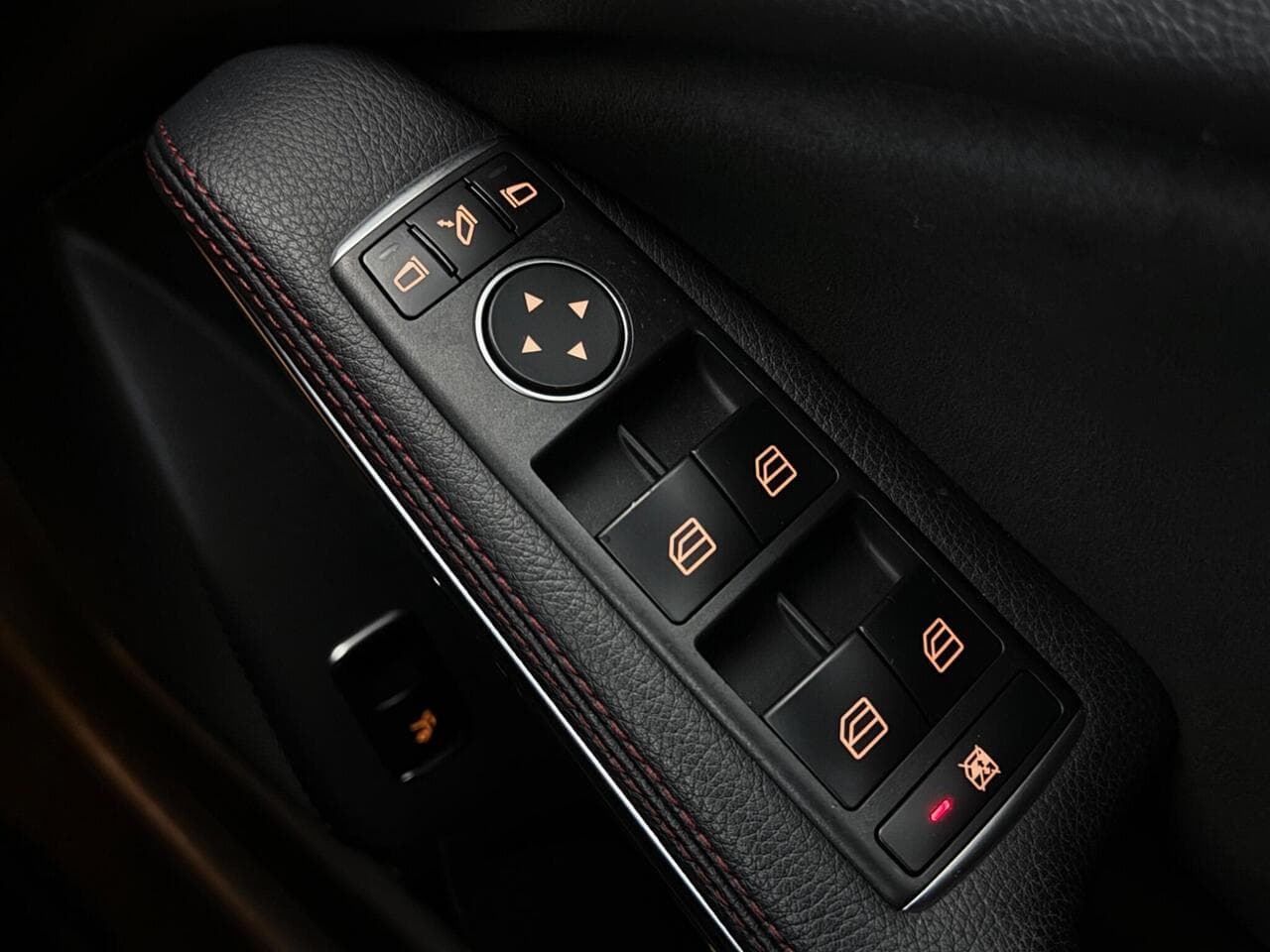 Mercedes-Benz GLA thumbnail Misc Controls