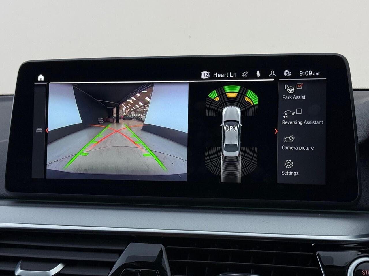 BMW 5 Series thumbnail Infotainment System