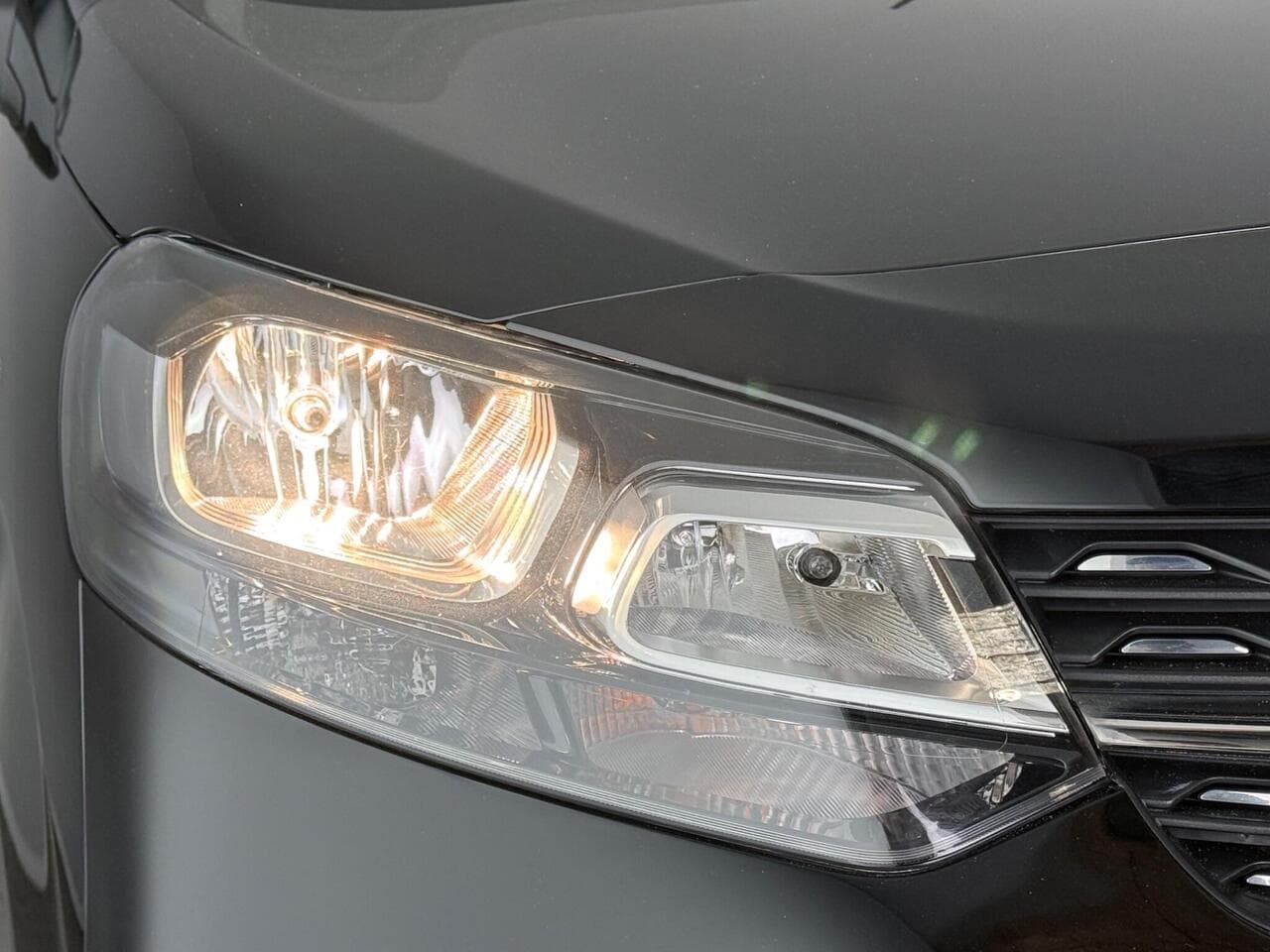 Vauxhall Vivaro thumbnail Lights Front