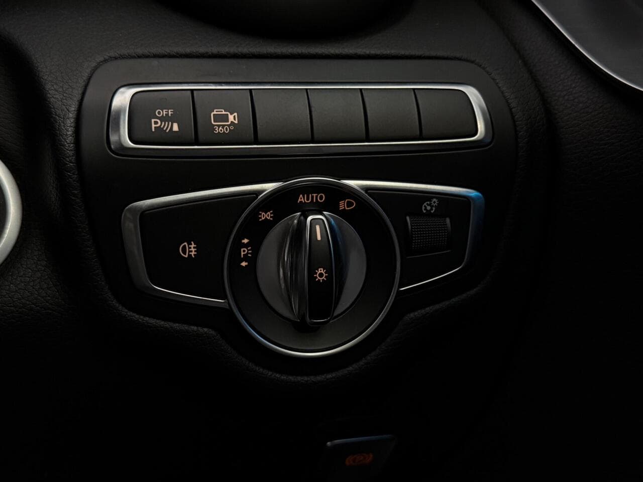 Mercedes-Benz C Class thumbnail Misc Controls