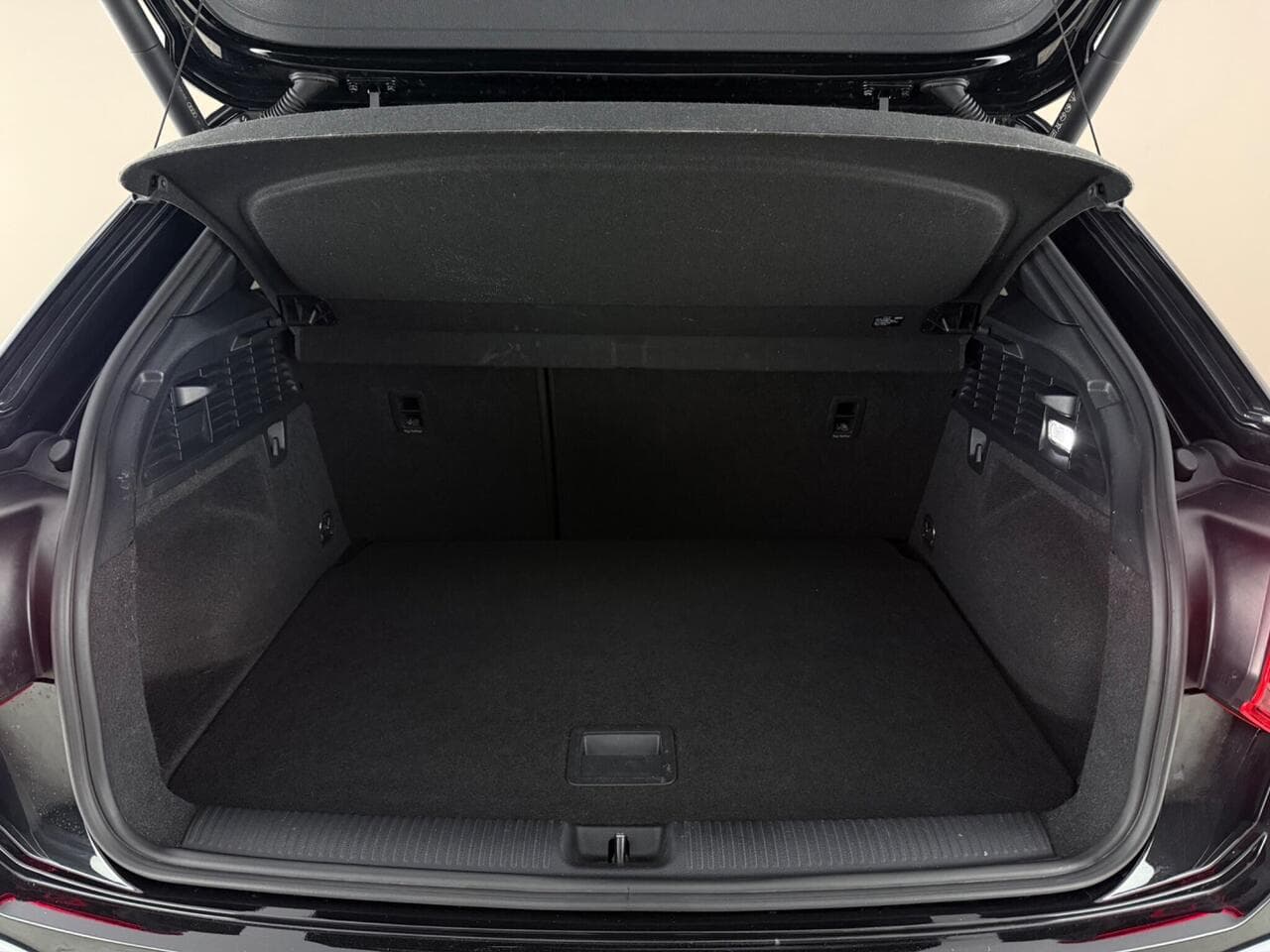 Audi Q2 thumbnail Boot