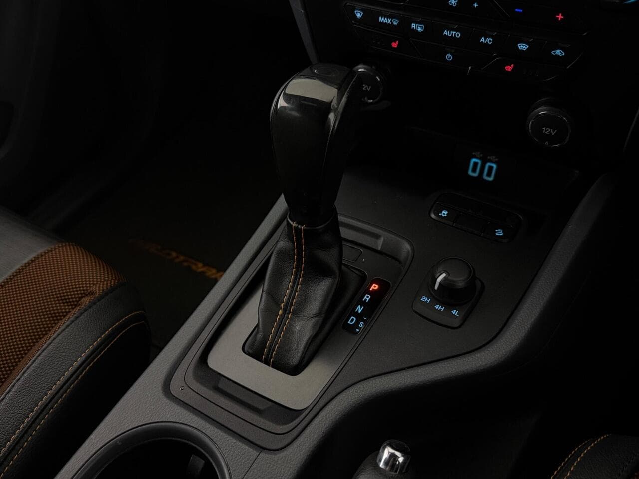 Ford Ranger thumbnail Interior Front