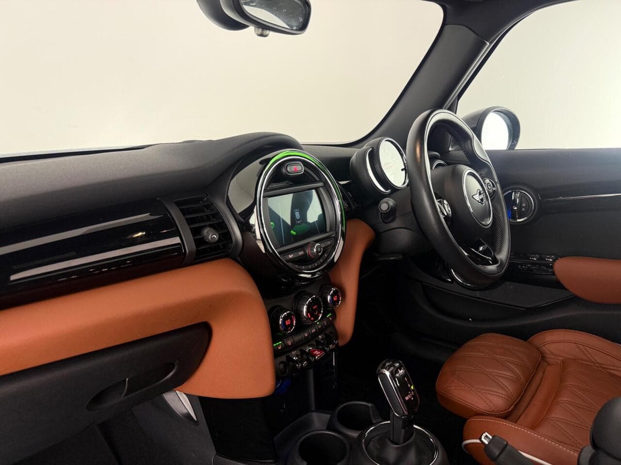 MINI Hatch thumbnail Interior Front