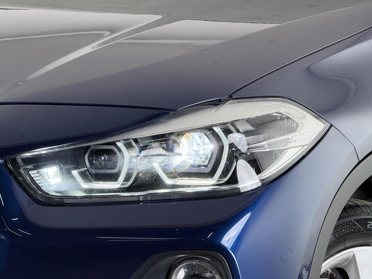 BMW X2 thumbnail Lights Front