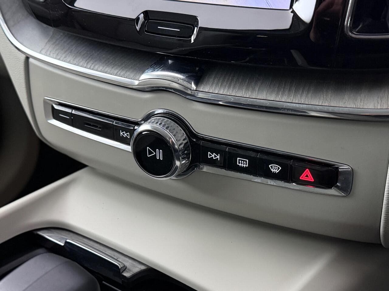 Volvo XC60 thumbnail Misc Controls