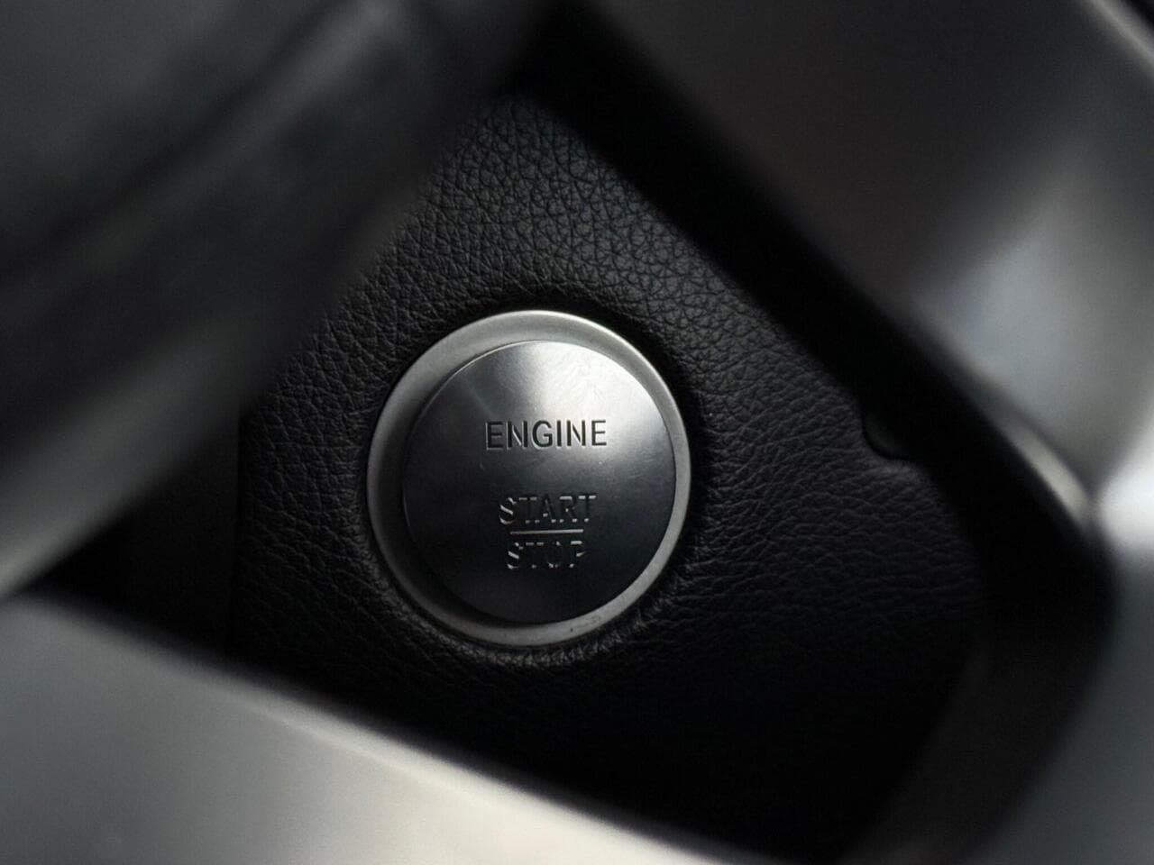 Mercedes-Benz GLS thumbnail Misc Controls