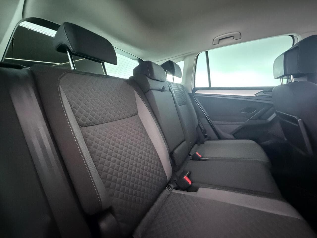 Volkswagen Tiguan thumbnail Seats Rear