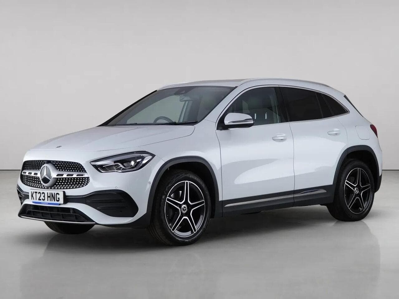 Mercedes-Benz GLA thumbnail Front Left