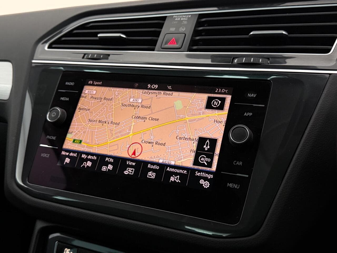 Volkswagen Tiguan thumbnail Infotainment System