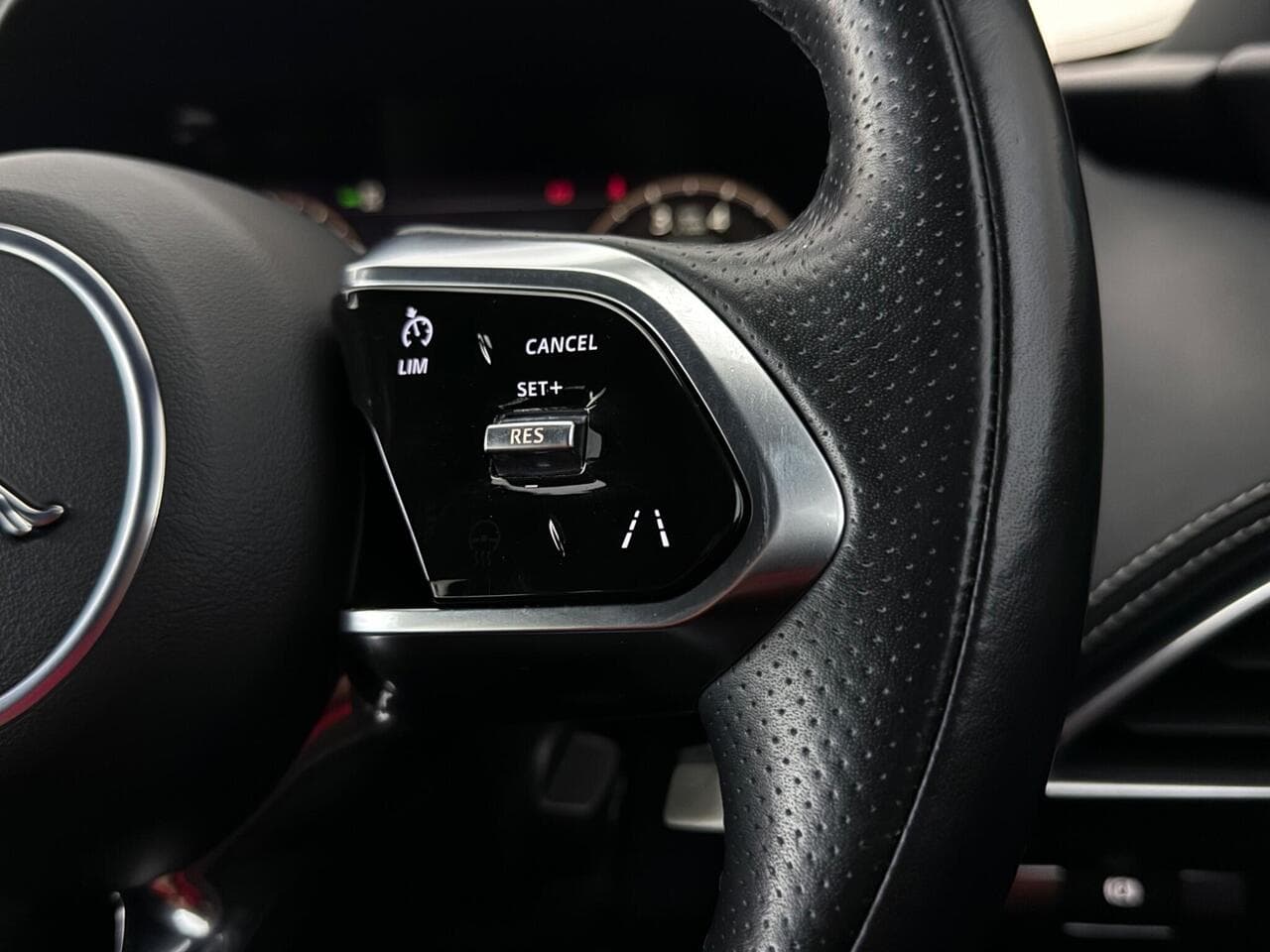 Jaguar XE thumbnail Misc Controls
