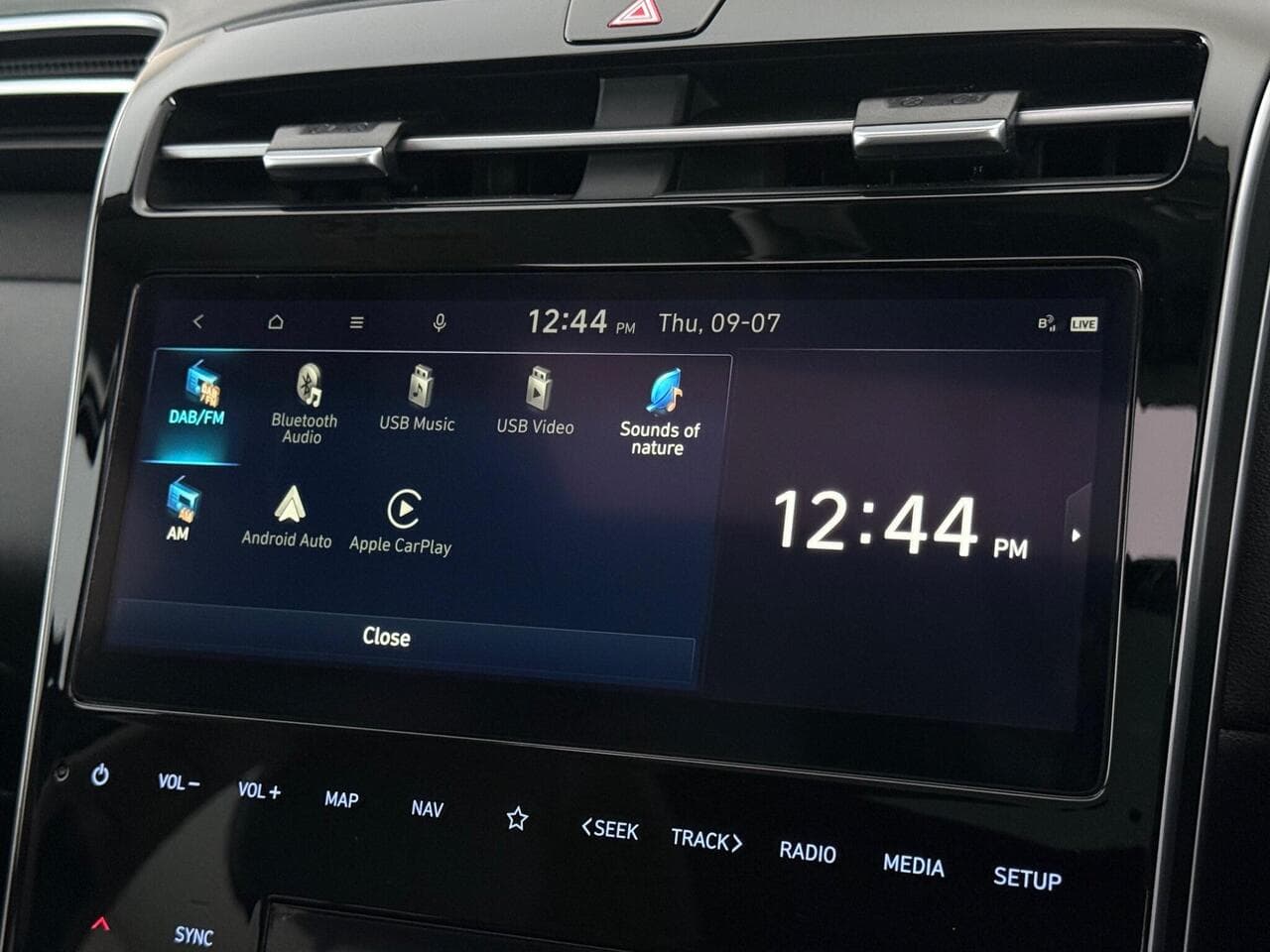 Hyundai TUCSON thumbnail Infotainment System