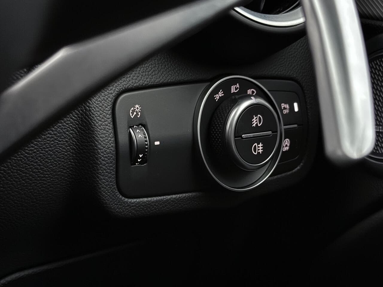 Alfa Romeo Stelvio thumbnail Misc Controls