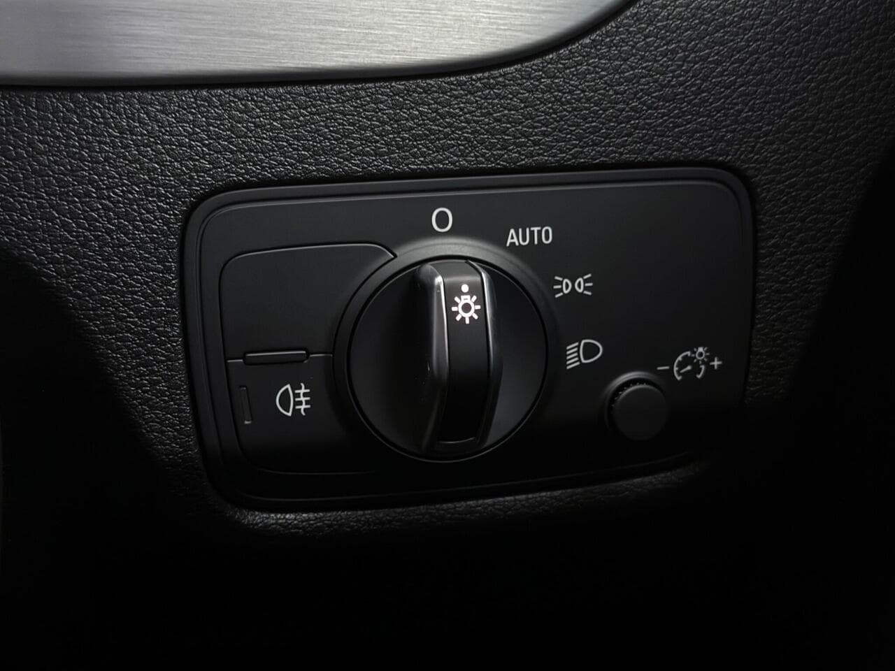 Audi Q2 thumbnail Misc Controls