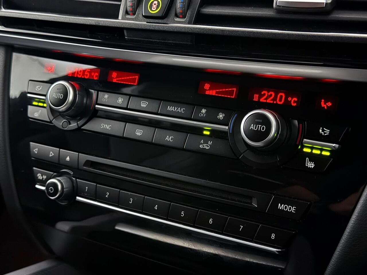 BMW X5 thumbnail Infotainment System
