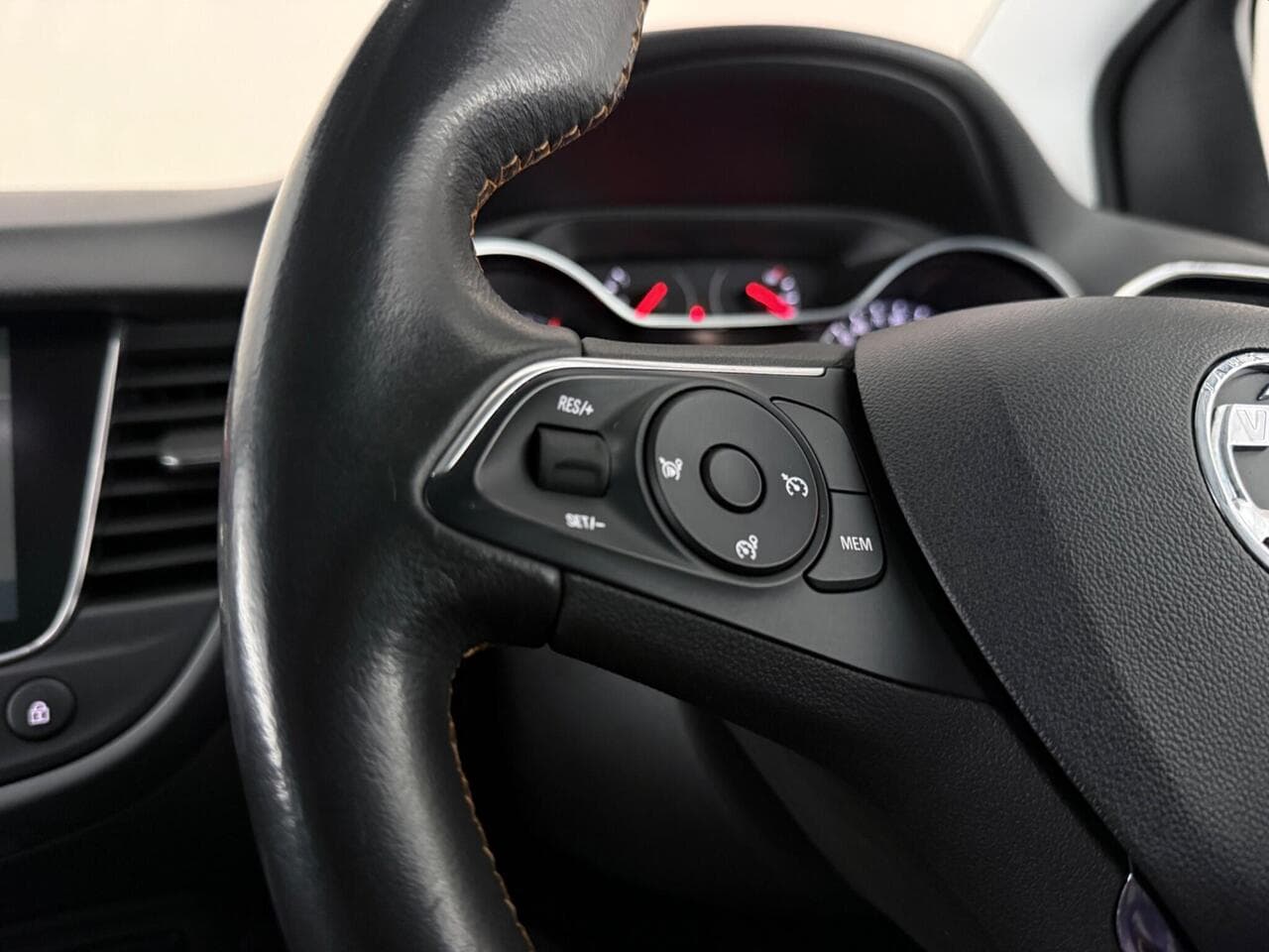Vauxhall Crossland X thumbnail Misc Controls