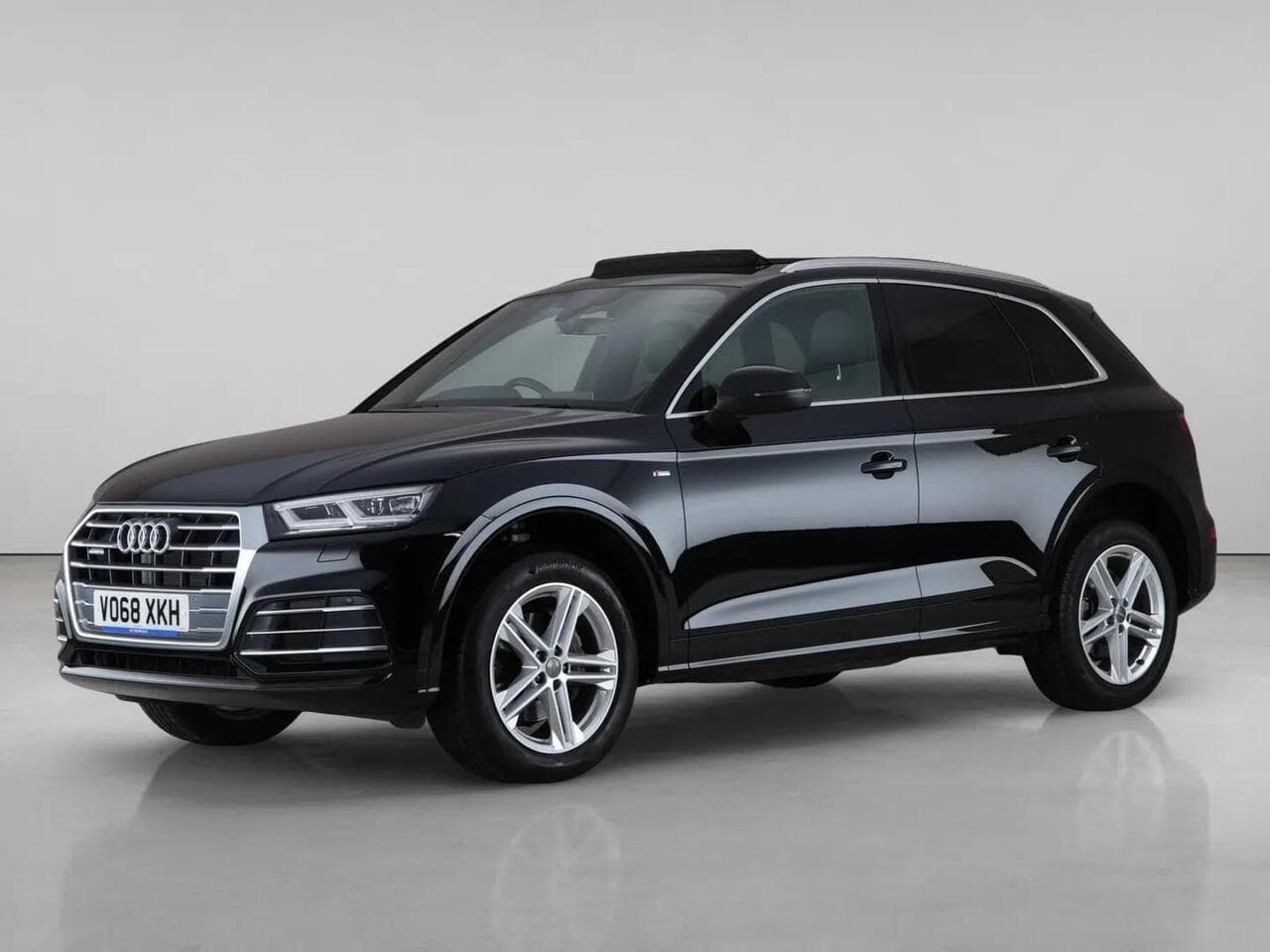 Audi Q5 thumbnail Front Left