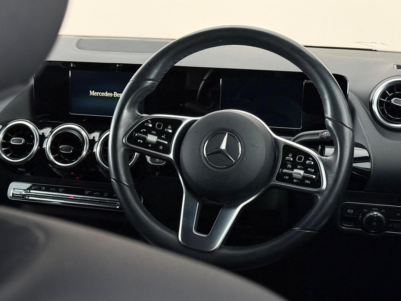 Mercedes-Benz GLA thumbnail Steering Wheel