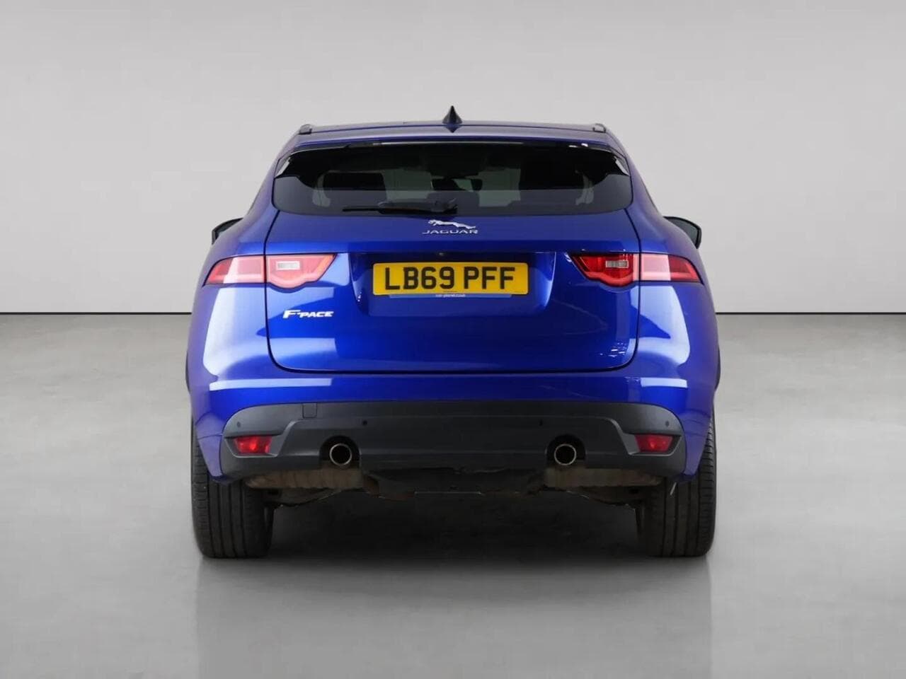 Jaguar F-PACE thumbnail Rear