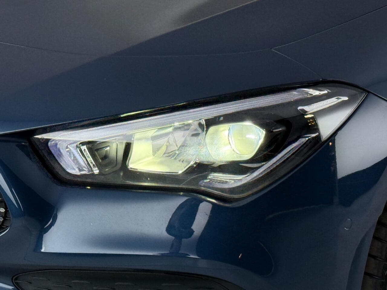 Mercedes-Benz CLA thumbnail Lights Front