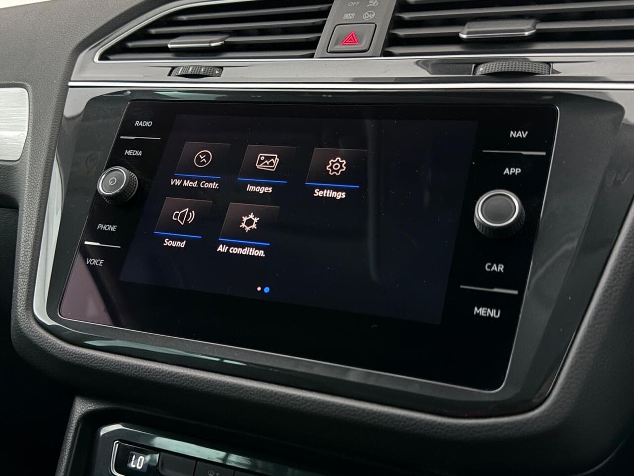 Volkswagen Tiguan thumbnail Infotainment System
