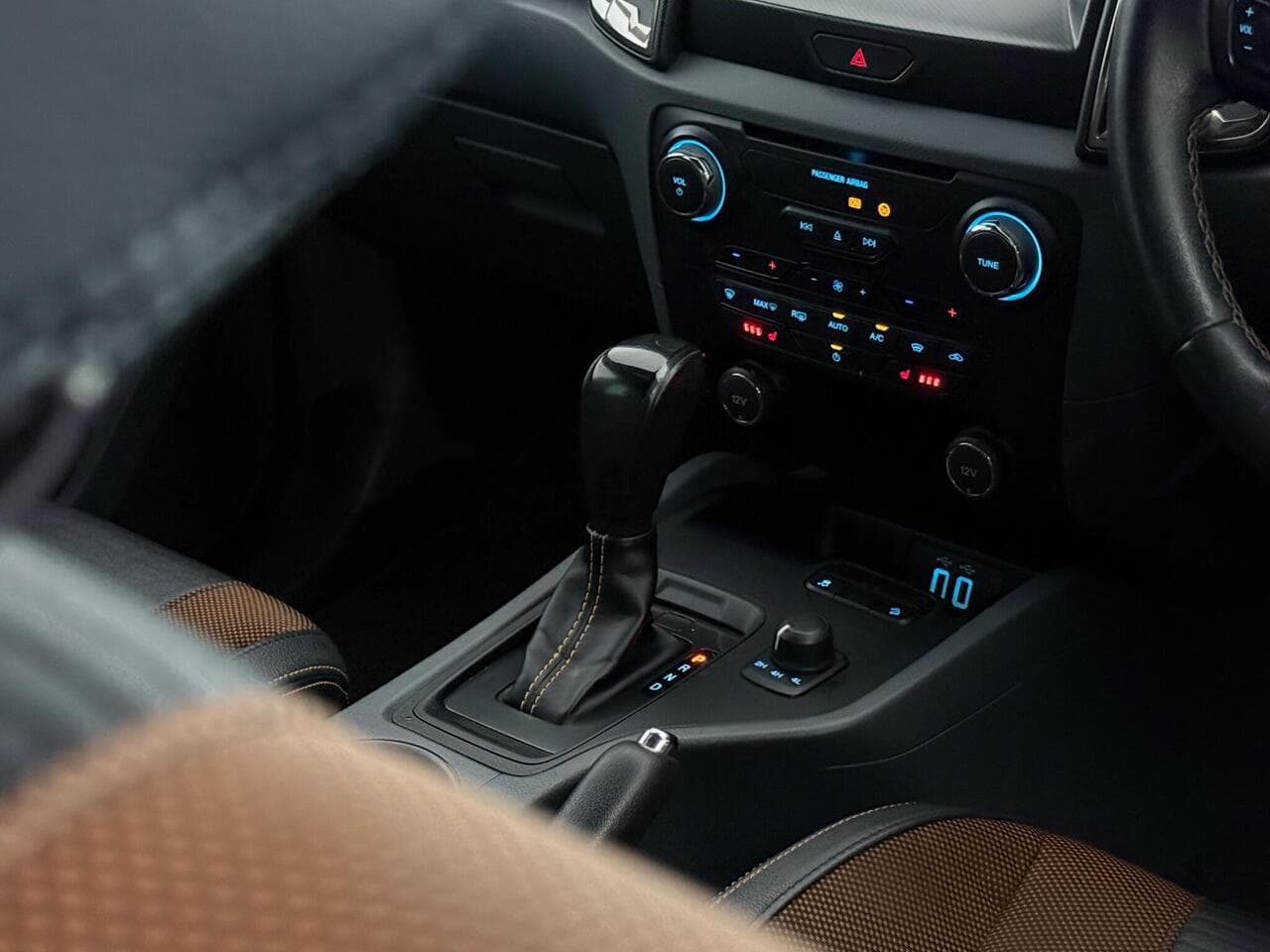 Ford Ranger thumbnail Interior Front