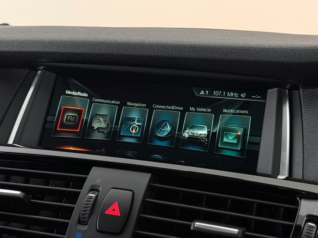 BMW X3 thumbnail Infotainment System