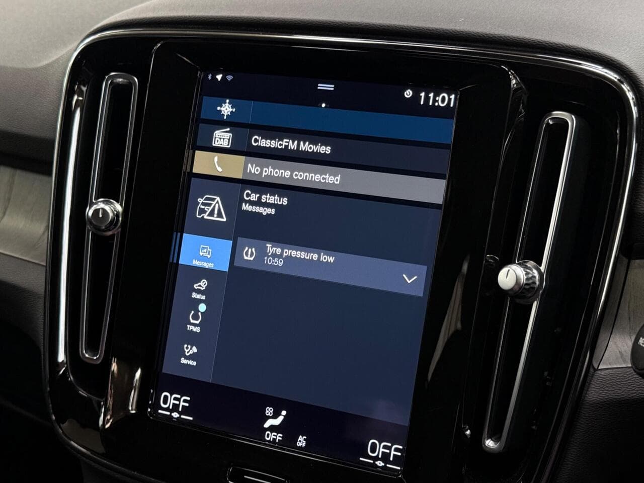 Volvo XC40 thumbnail Infotainment System