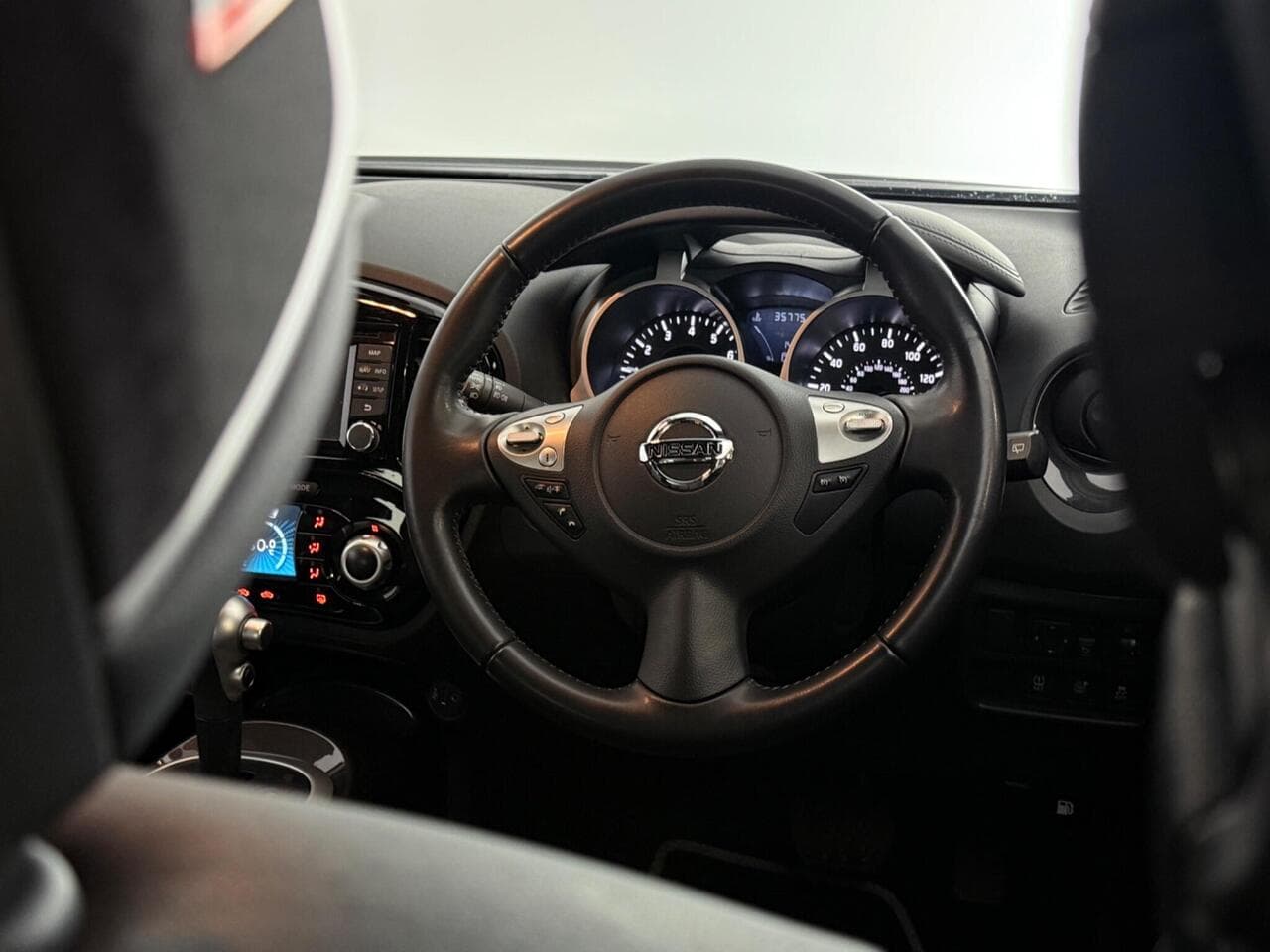 Nissan Juke thumbnail Steering Wheel