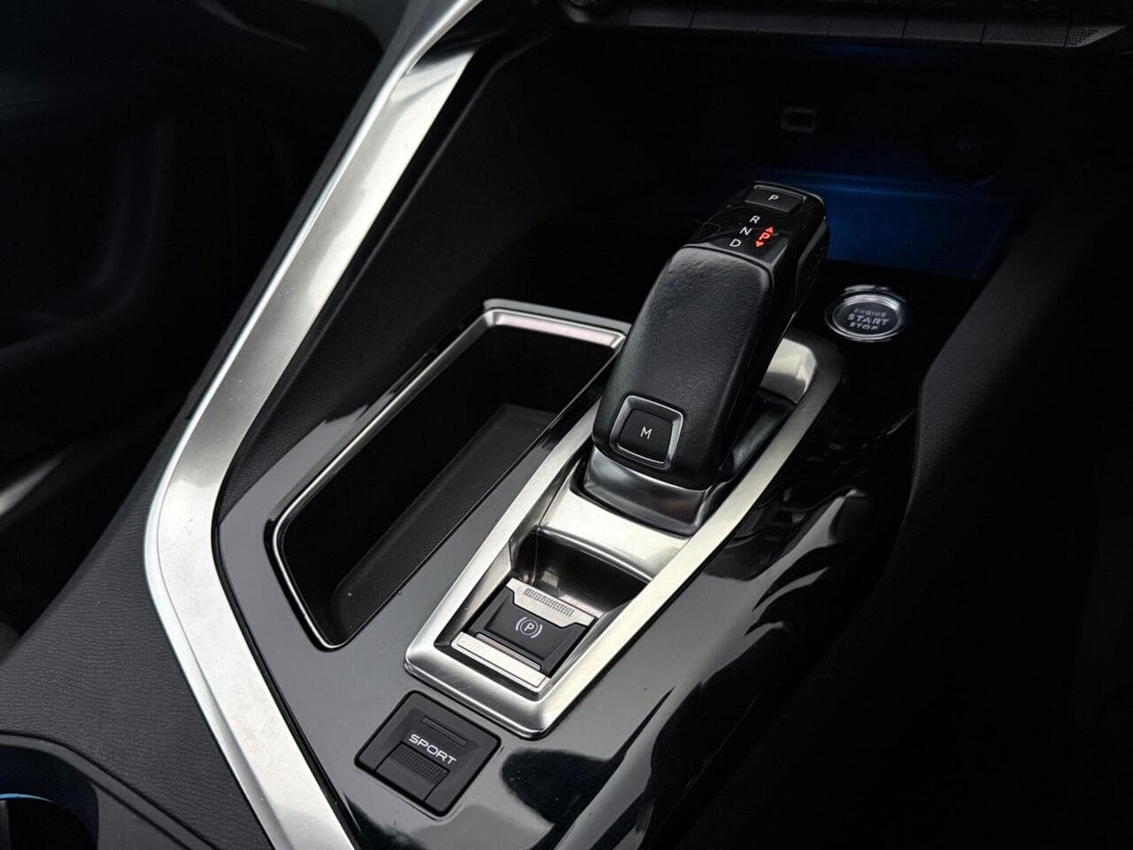 Peugeot 5008 thumbnail Interior Front