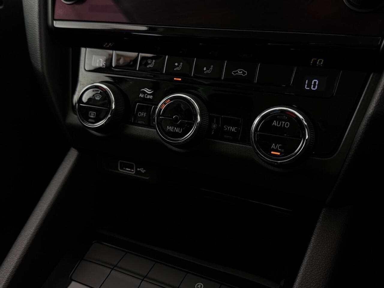 Skoda Octavia thumbnail Misc Controls