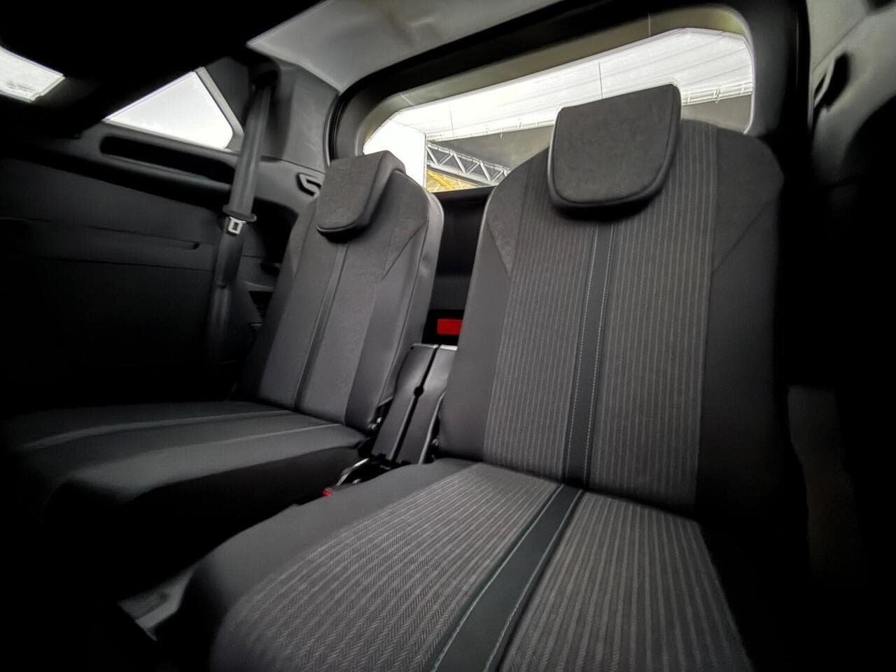 Peugeot 5008 thumbnail Seats Rear