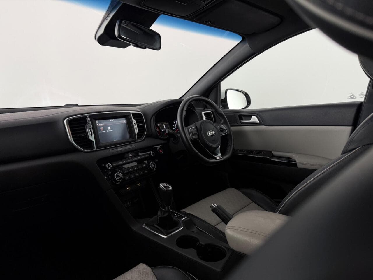 Kia Sportage thumbnail Interior Front