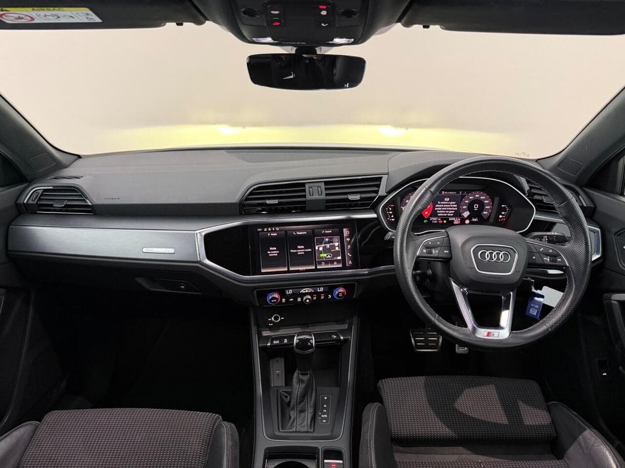 Audi Q3 thumbnail Interior Front
