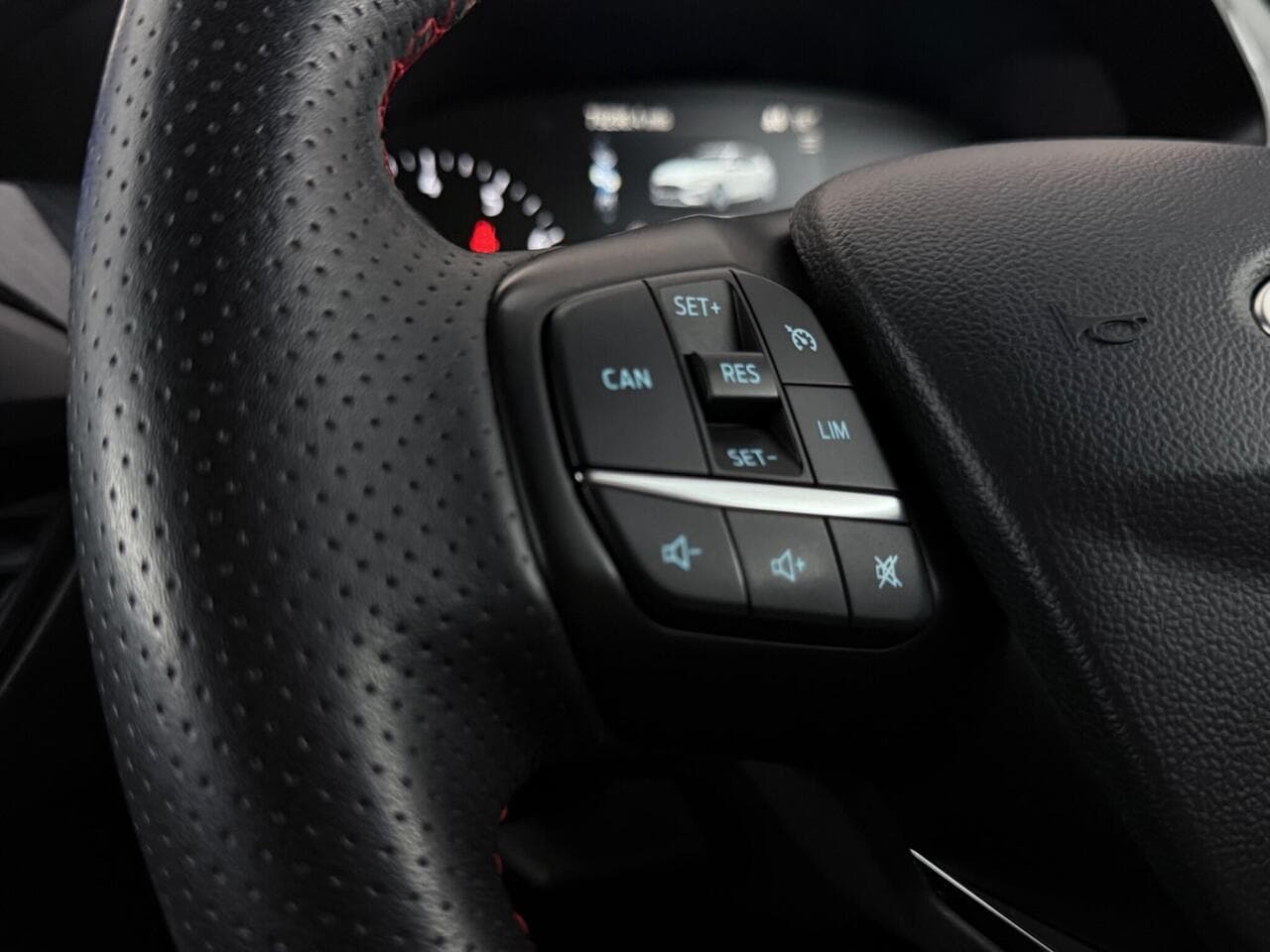 Ford Focus thumbnail Misc Controls