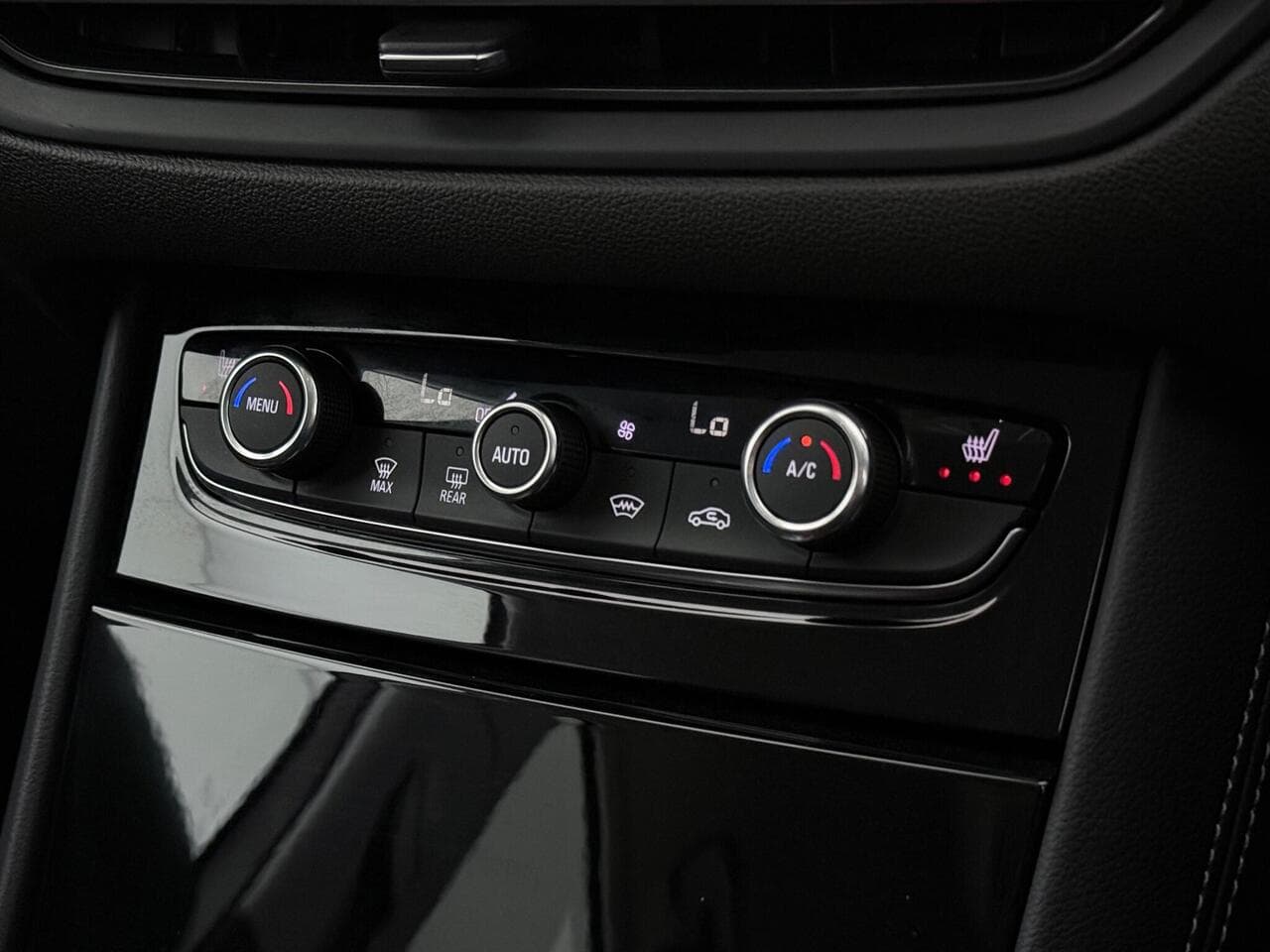 Vauxhall Grandland thumbnail Misc Controls