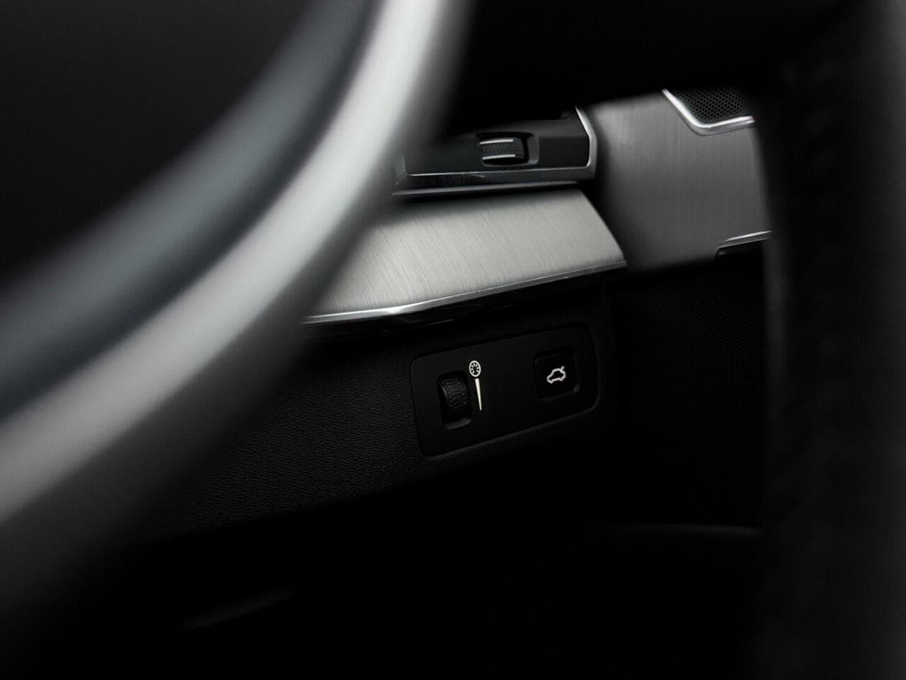 Volvo XC90 thumbnail Misc Controls