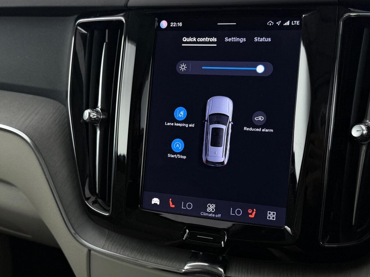 Volvo XC60 thumbnail Infotainment System