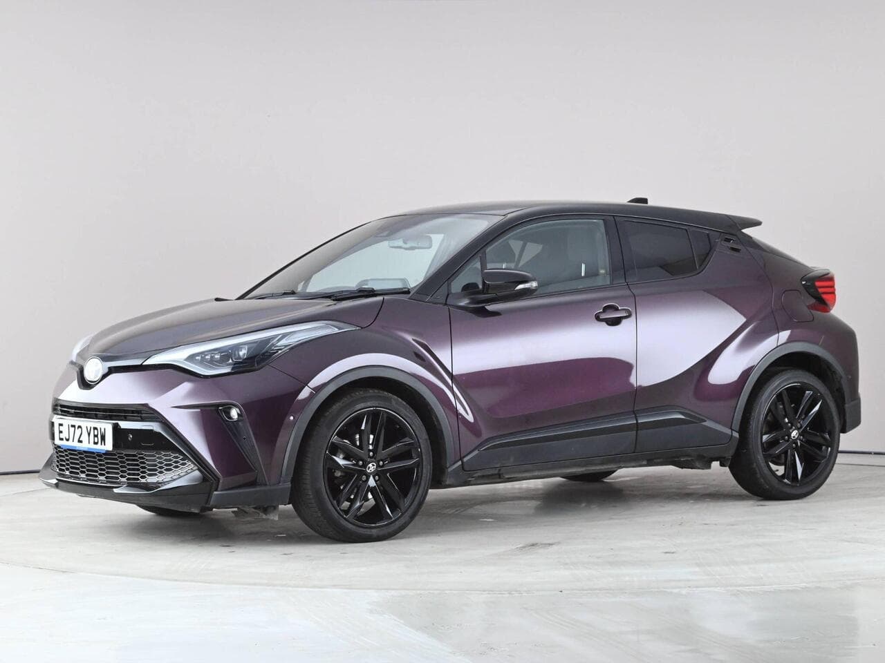 Toyota C-HR thumbnail Front Left