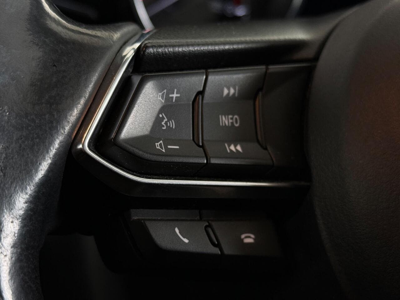 Mazda CX-3 thumbnail Misc Controls