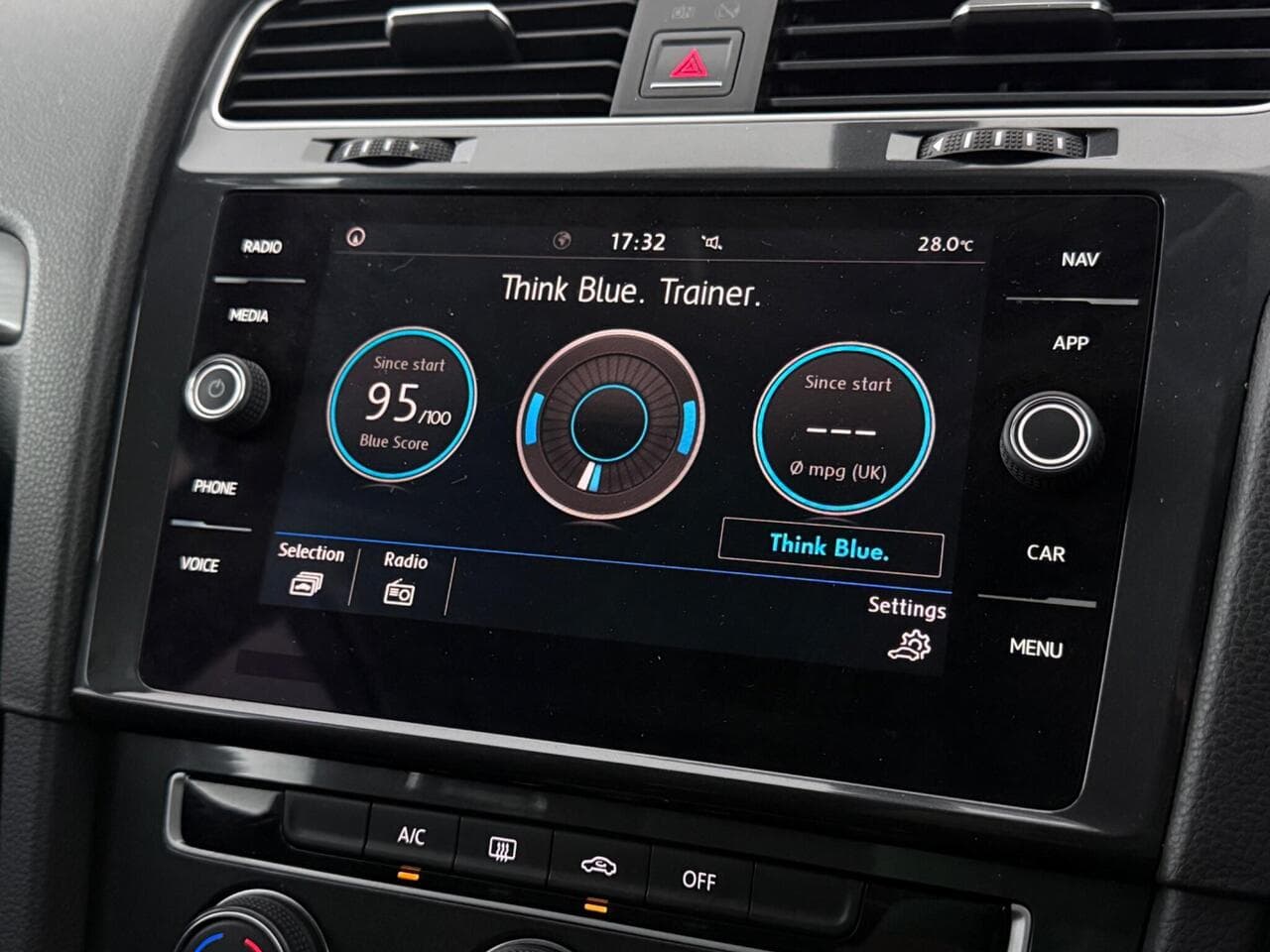 Volkswagen Golf thumbnail Infotainment System