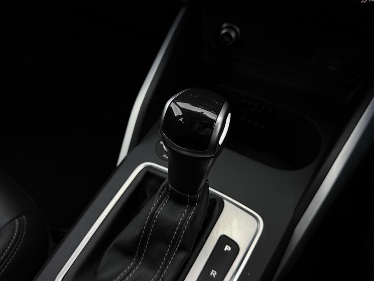 Audi Q2 thumbnail Interior Front