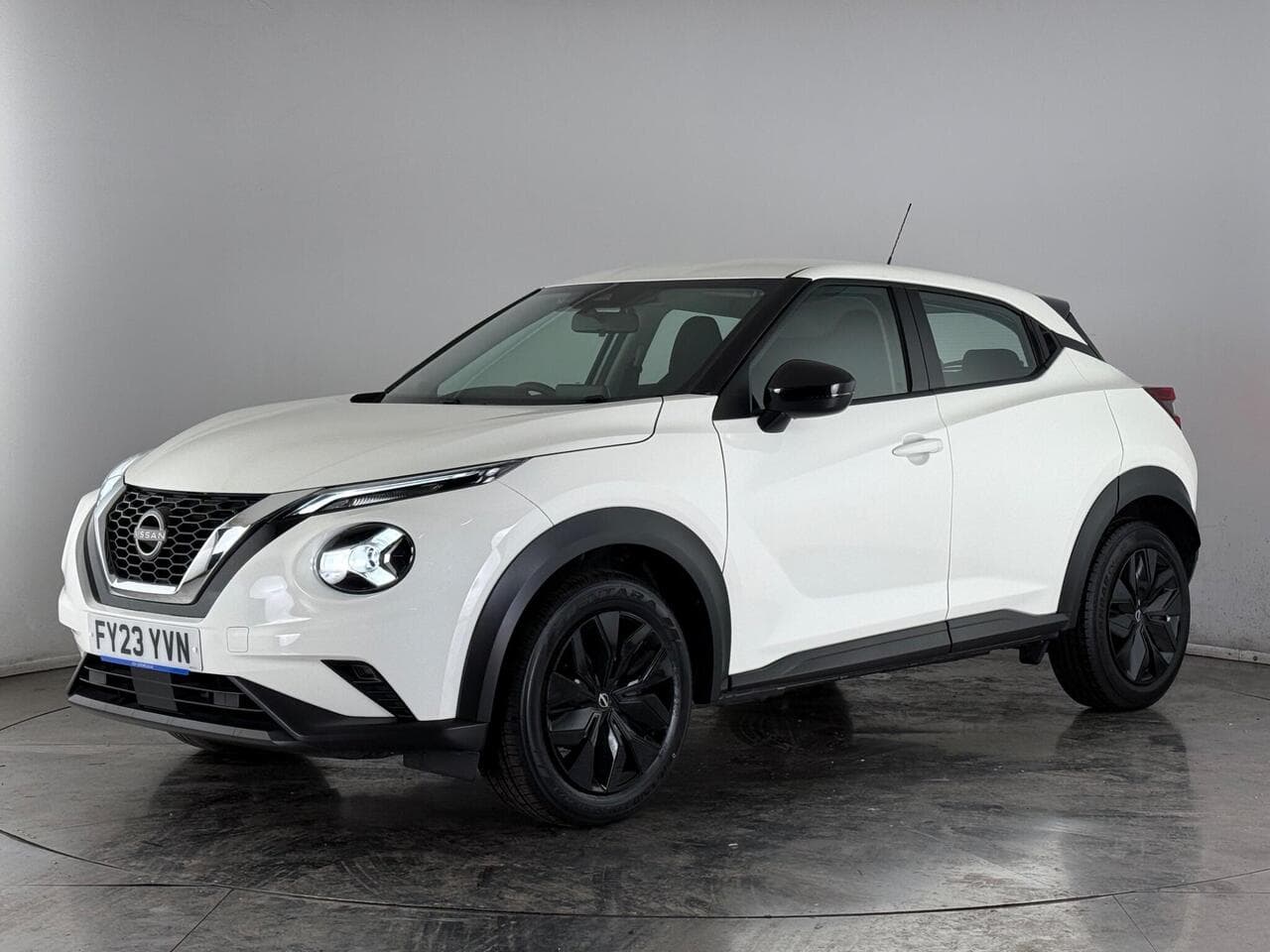 Nissan Juke thumbnail Front Left