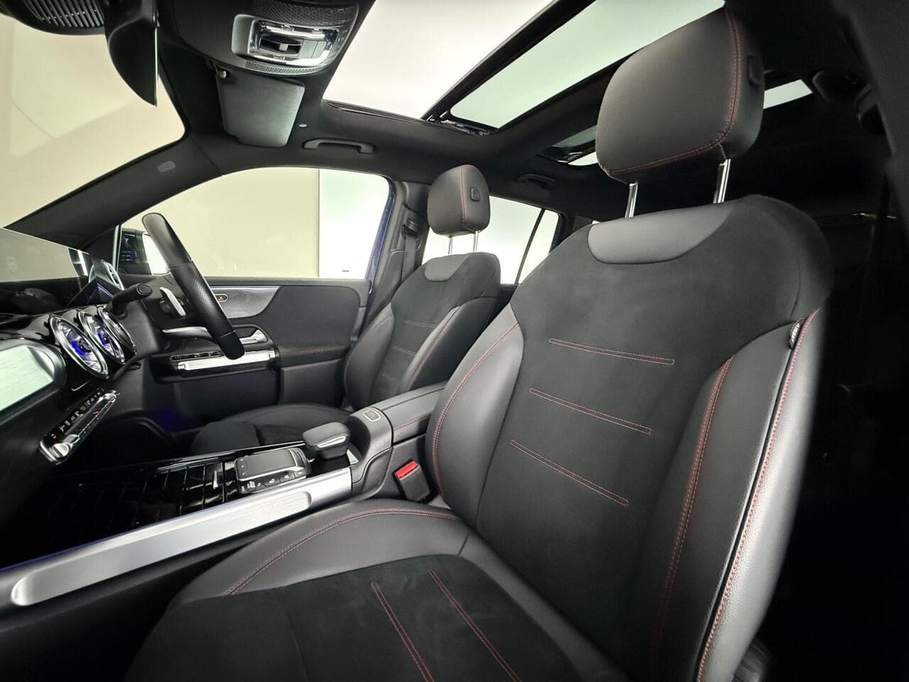 Mercedes-Benz GLB thumbnail Seat Front Passenger