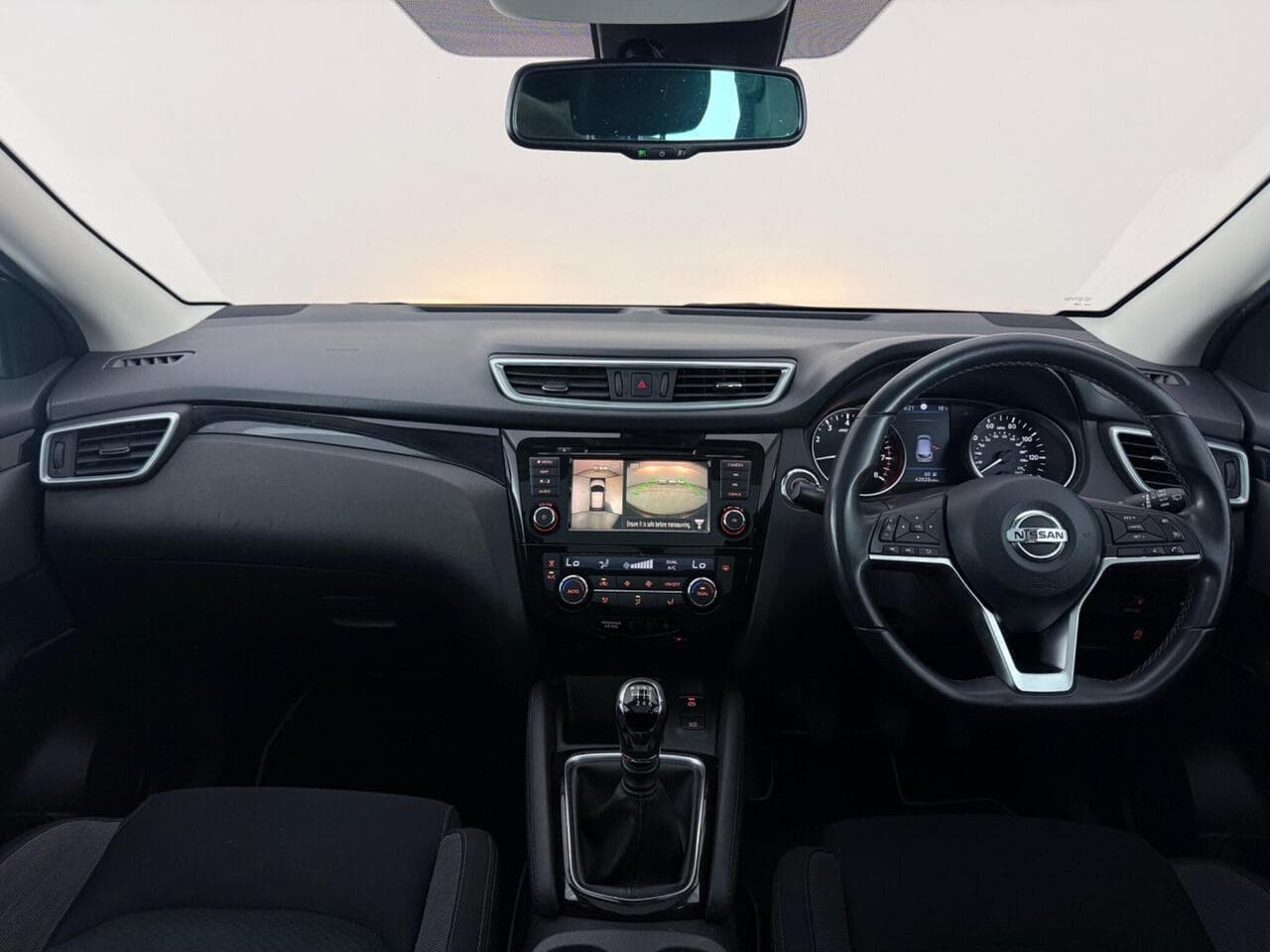 Nissan Qashqai thumbnail Interior Front