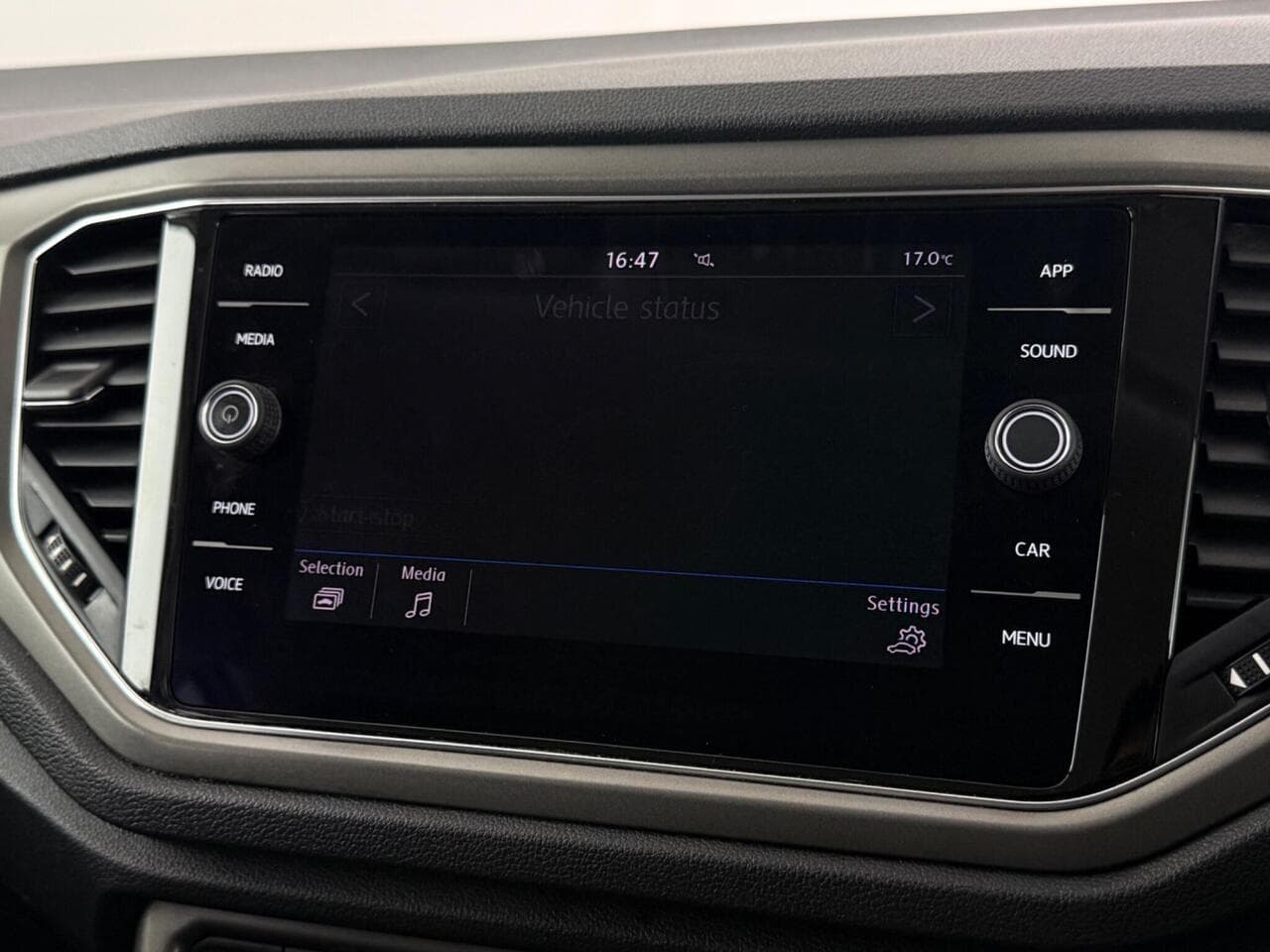 Volkswagen T-Roc thumbnail Infotainment System