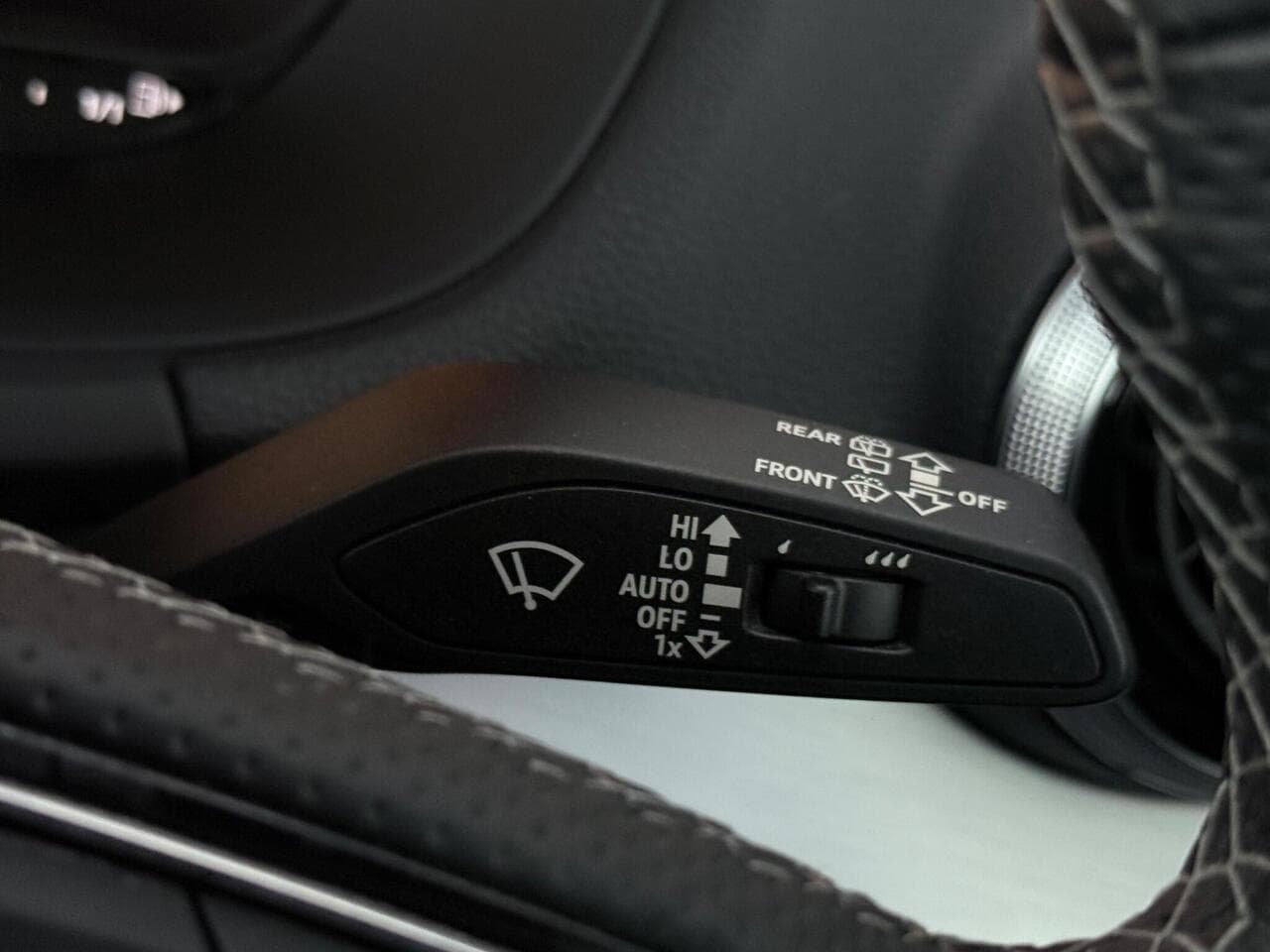 Audi Q2 thumbnail Misc Controls