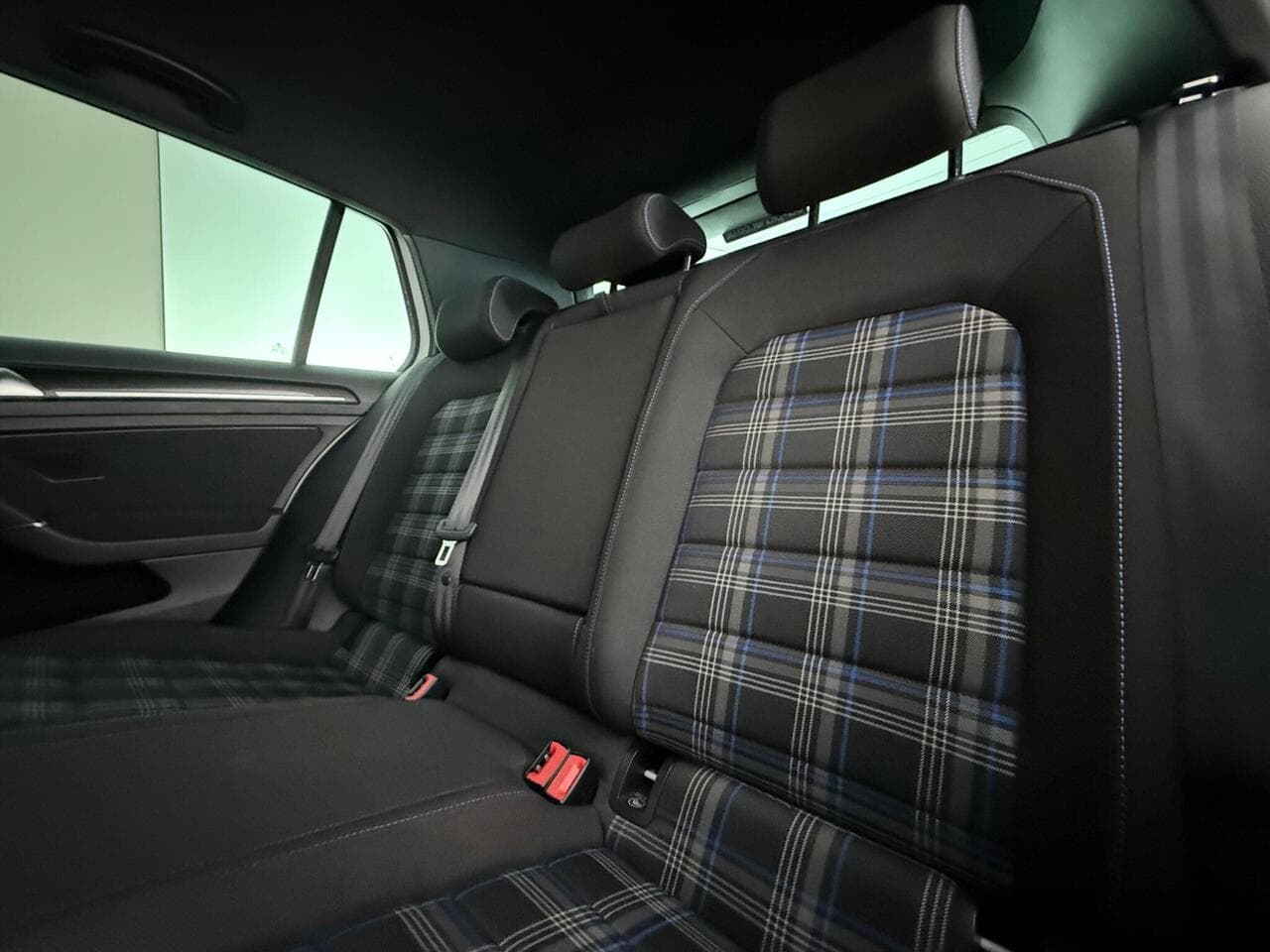 Volkswagen Golf thumbnail Seats Rear